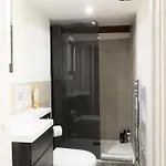 The Carriage House, 3a *
