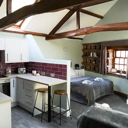 The Carriage House, 3a *