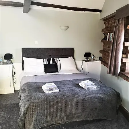 The Carriage House, 3a