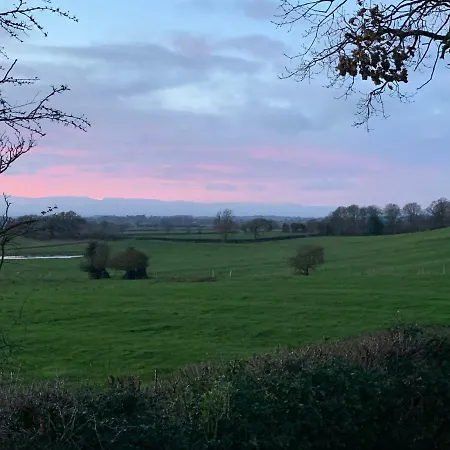 The Carriage House, 3a *