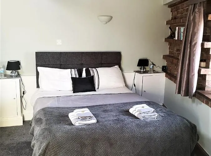 The Carriage House, 3a