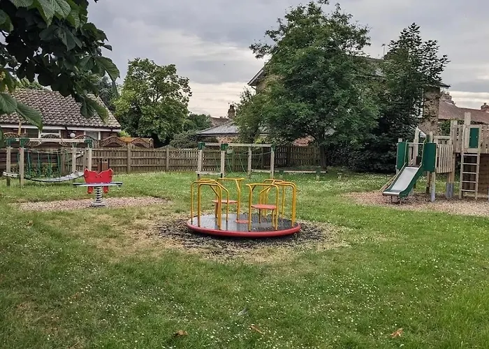 The Carriage House, 3a