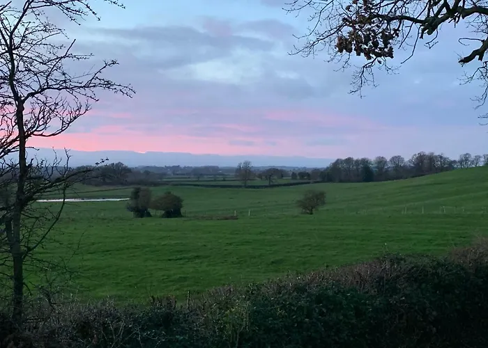 The Carriage House, 3a *